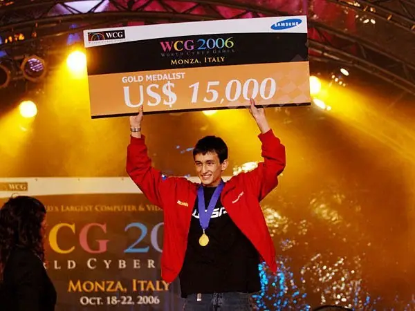 Alan on stage in Monza holding the World Cyber Games 2006 gold medalist cheque