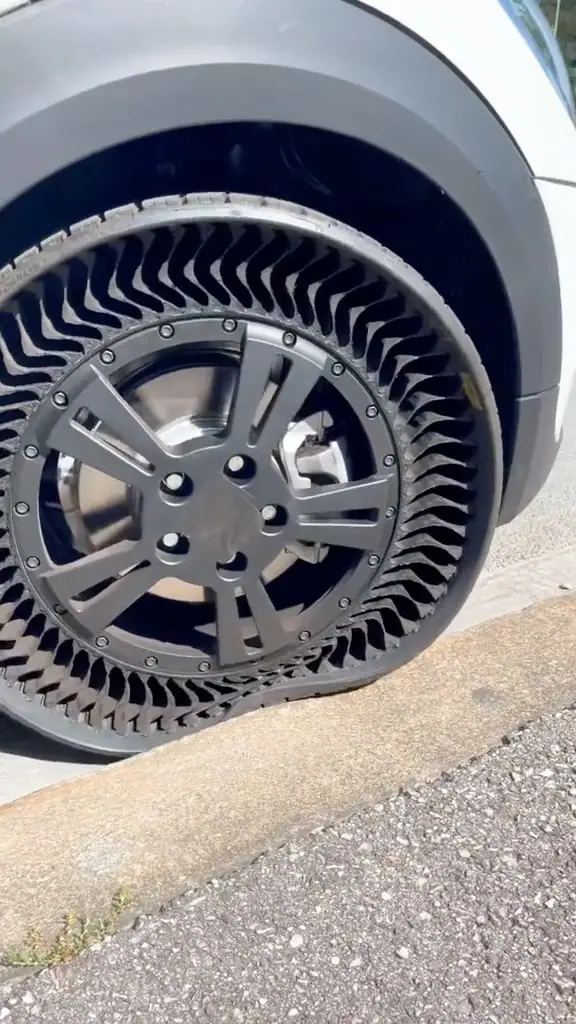 Original cover of Michelin tyres with @mrjww