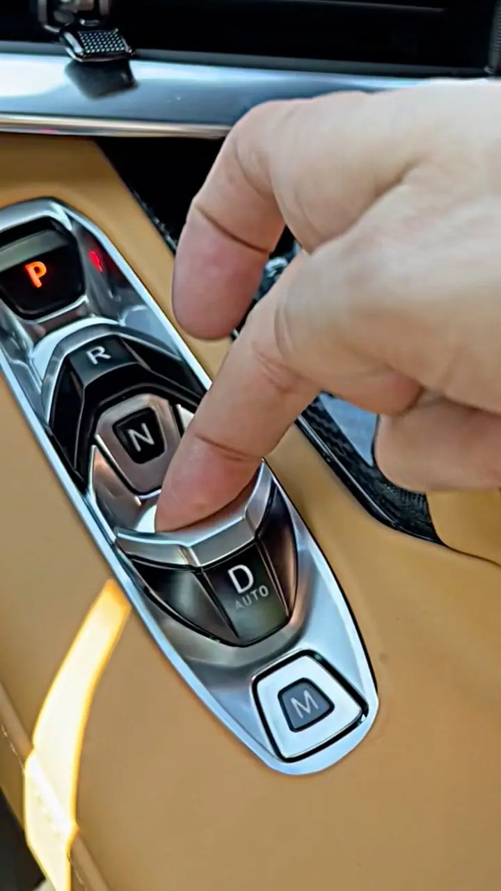Original cover of Corvette C8 Stingray details